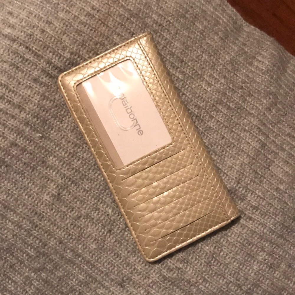 LIZ CLAIBORNE WALLET. NWOT